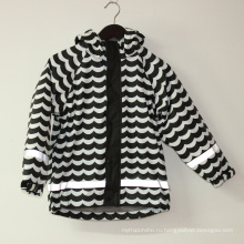 Волна черно-белая отражательная куртка дождя PU / плащ